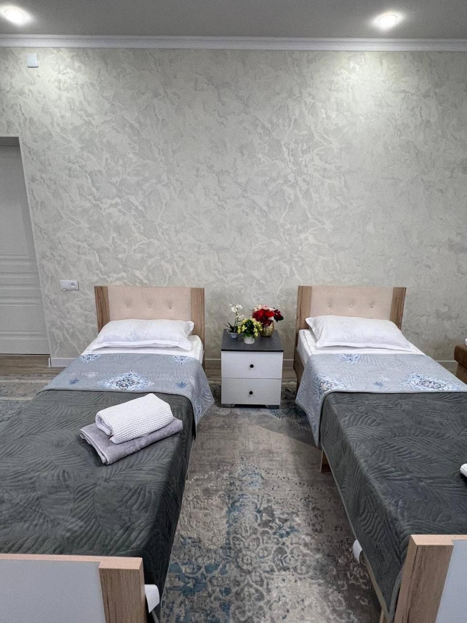 Asel Guest House Каракол Екстериор снимка